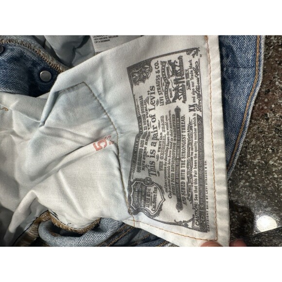 Levi’s Premium 501 S straigh Jean in Light Wash Size 26 Rip & Distress raw hem - Picture 11 of 14